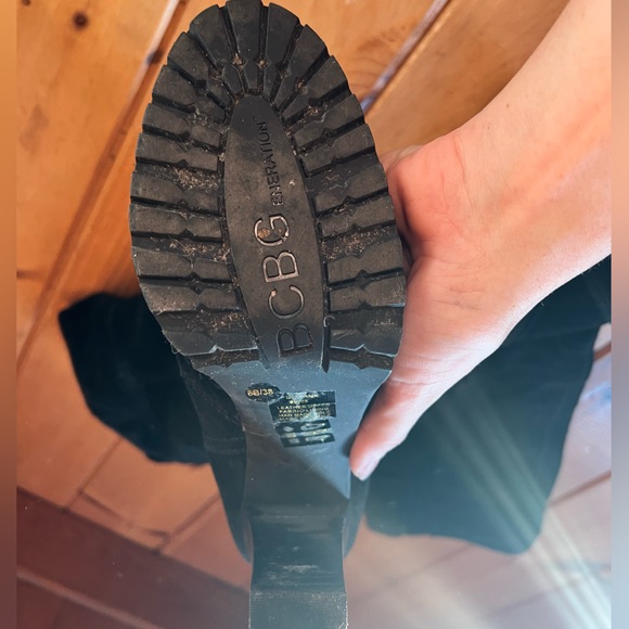 BCBGENERATION Black Real Suede Knee High Boots. Size 8. - Picture 5 of 6